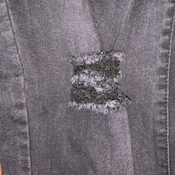 ❤️DISTRESSED PLUS SIZE JEANS❤️ - Picture 4 of 7